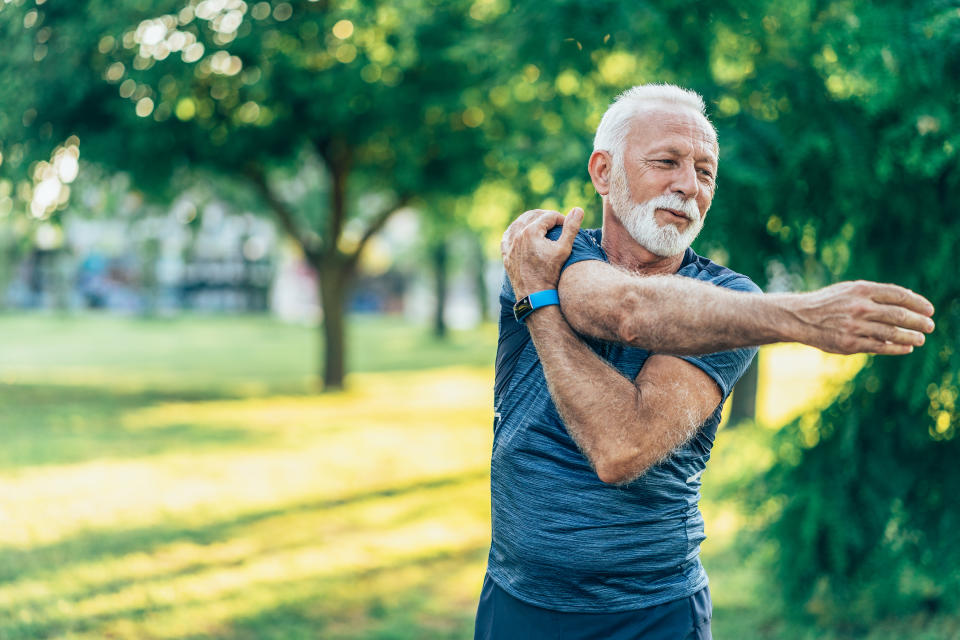 Los adultos de 60 años o más que caminaron entre 6.000 y 10.000 pasos al día experimentaron una reducción del 42% en el riesgo de muerte prematura