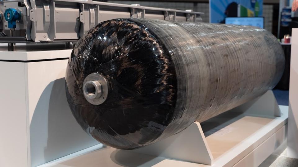 A Faurecia hydrogen tank consisting of carbon-wrapped fiber. (Photo: Faurecia Hydrogen Solutions)