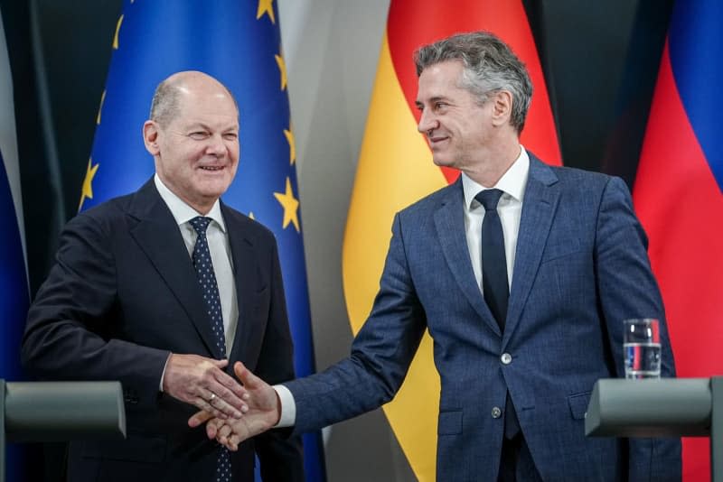 Slovenia's Prime Minister Robert Golob (R) and Germany's Chancellor Olaf Scholz hold a joint press conference following their meeting. Kay Nietfeld/dpa