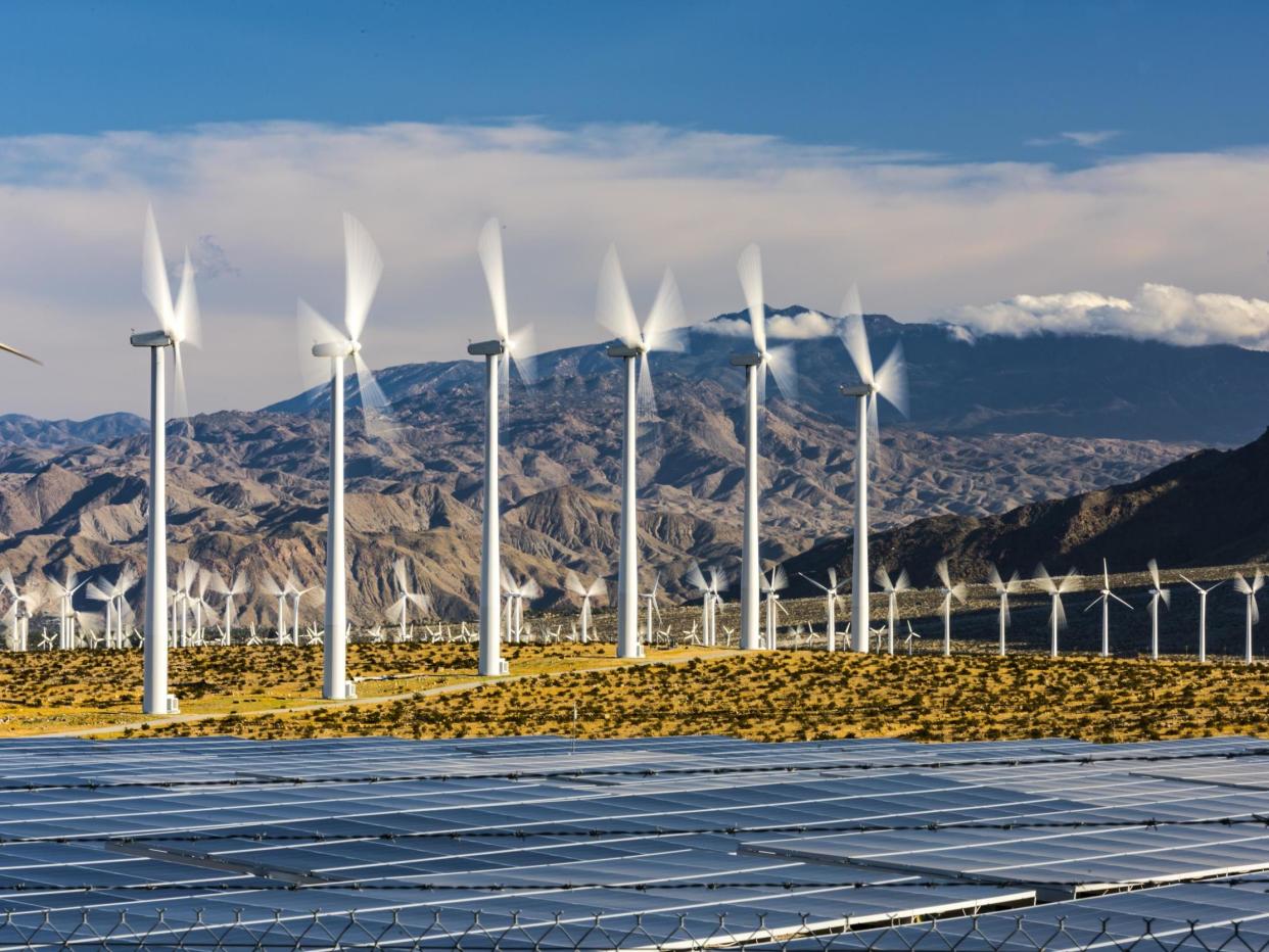 Wind farm with solar panels in southern California: 4kodiak