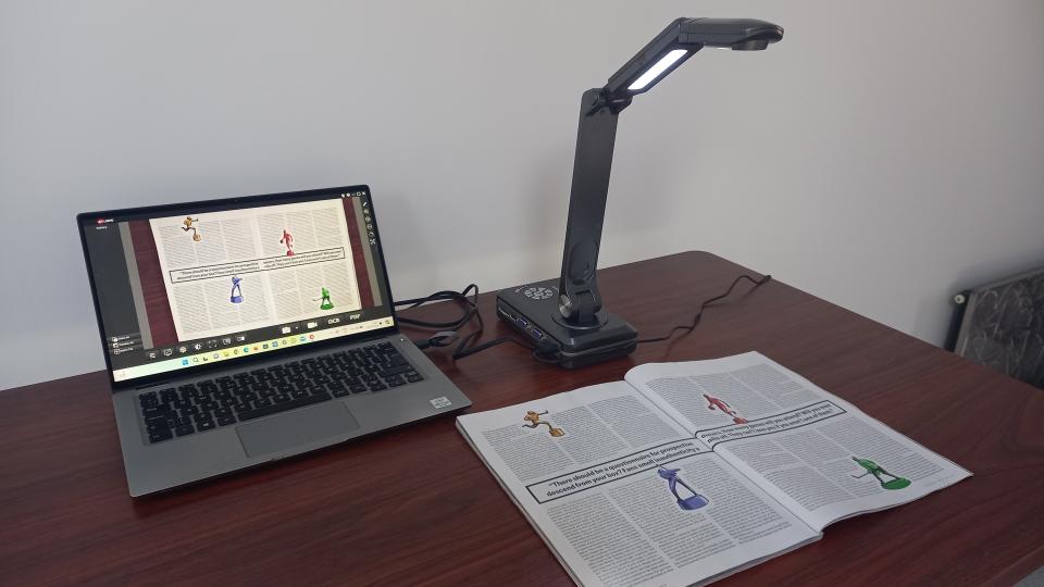 Joyusing document camera connected to laptop