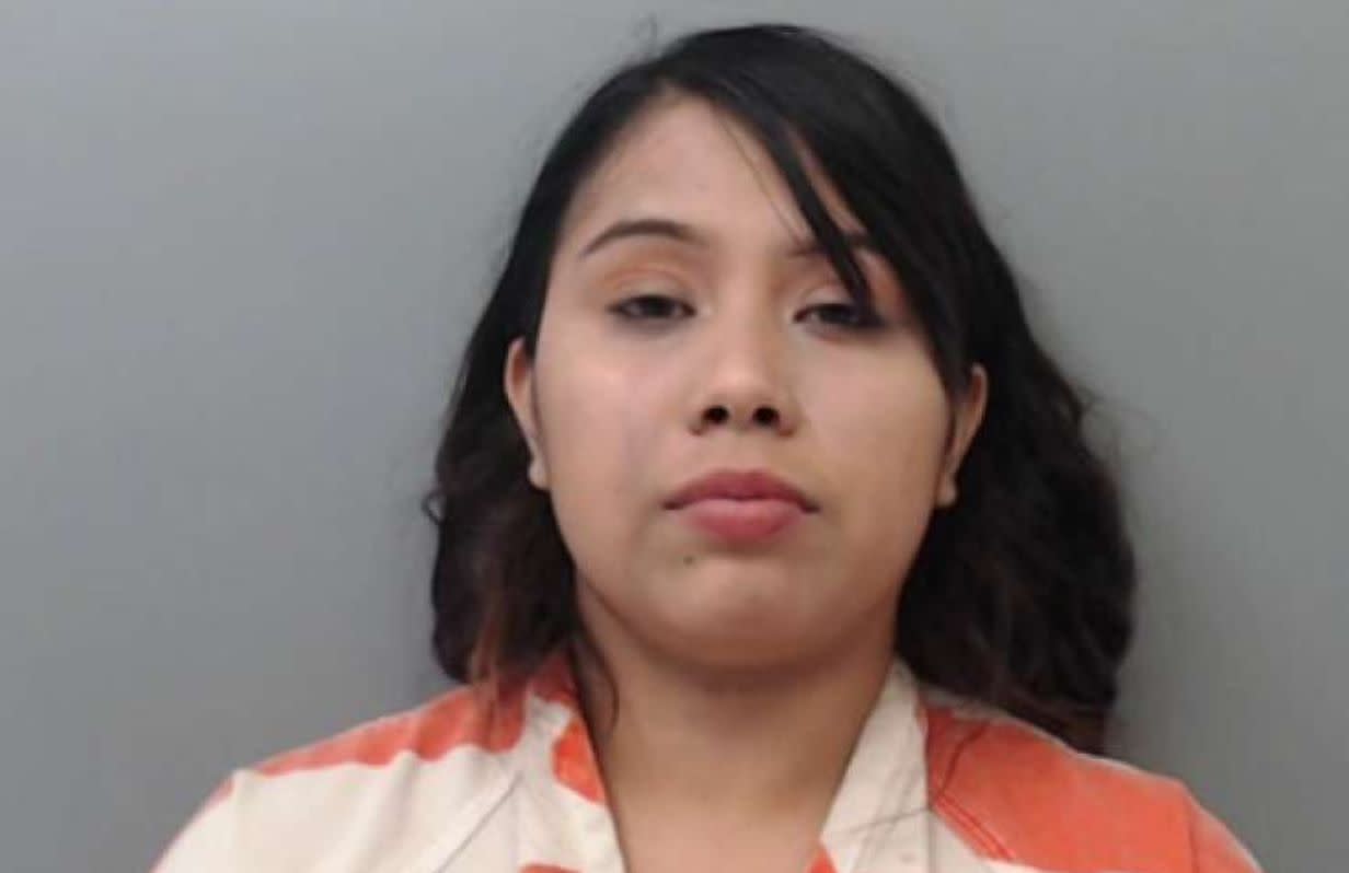 Lizeth Guadalupe Ramirez, 20, was arrested for allegledly assaulting her common-law husband and a family member who attempted to intervene after she asked him if she was pretty. He responded with silence. (Photo: Webb County Sheriff's Office)