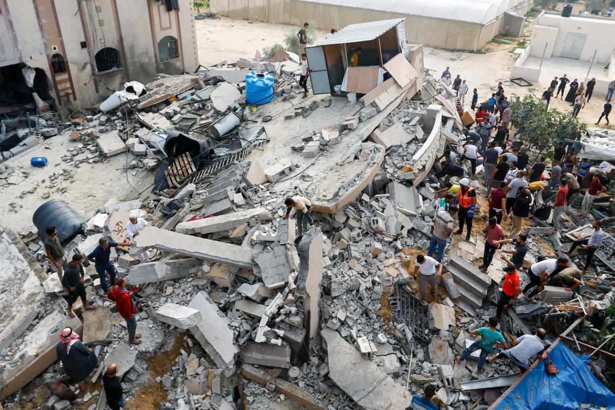 Palestinians search through the rubble of a house destroyed in Israeli strikes in Khan Younis, in the southern Gaza Strip, October 8, 2023. (PHOTO: REUTERS/Ibraheem Abu Mustafa)