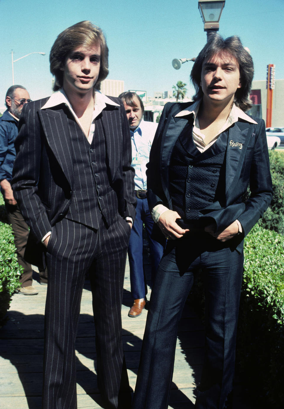 Shaun and David Cassidy in 1977. (Photo: Getty Images)