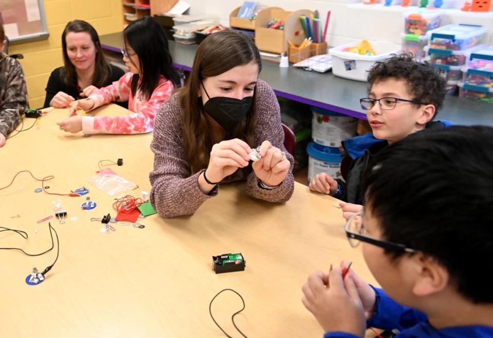 Penn State graduate student Sarah Ricupero helps a group of fourth graders as they make a circuits during STEM class at Park Forest Elementary on Thursday, Jan. 26, 2023.