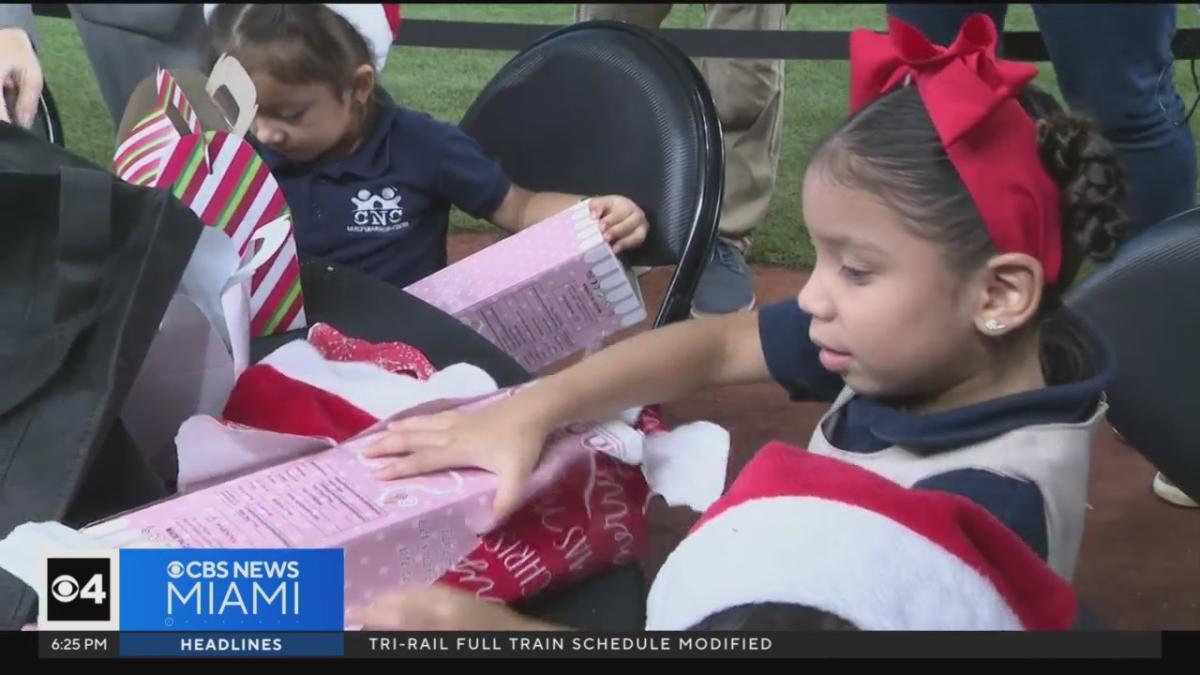 Marlins bring holiday cheer, smiles to children at loanDepot Park