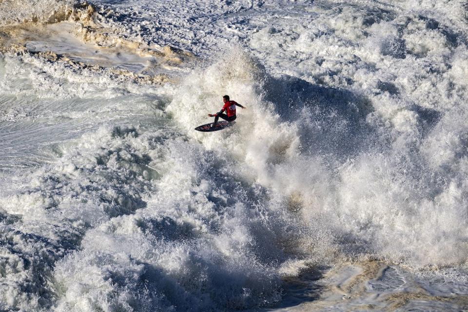 nazare, portugal december 13 a big wave surfer kai lenny from hawaii rides a wave during the tudor nazare tow surfing challenge at praia do norte on december 13, 2021 in nazare, portugal photo by octavio passosgetty images