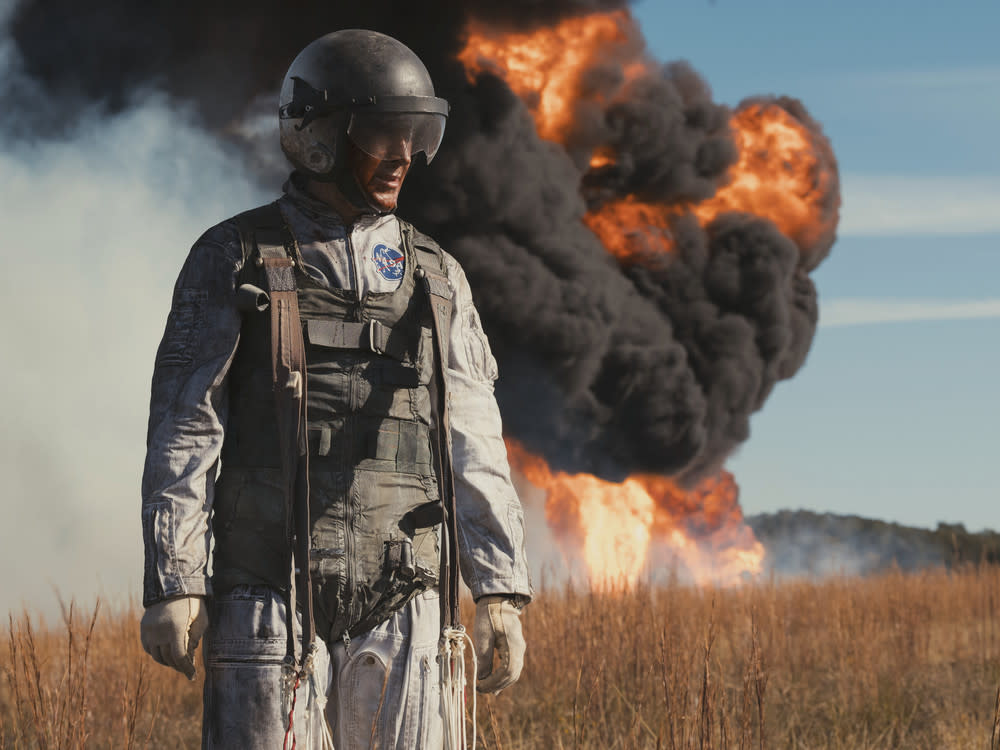 Immer wieder kommt Testpilot Neil Armstrong (Ryan Gosling) gerade so mit seinem Leben davon (Bild: ©Universal Pictures)