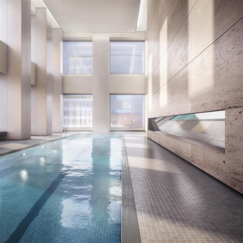 <p>Sin embargo, todos los residentes del edificio tienen acceso a un gimnasio, un restaurante privado ubicado en la planta 12, un spa, un cine y una espectacular piscina de 22 metros de largo. (Foto: 432parkavenue.com). </p>