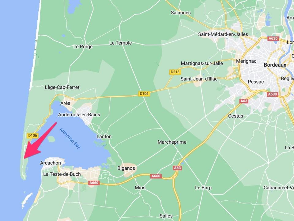 An arrow pointing to a peninsula in France.