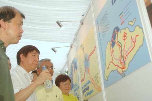 Health Minister Khaw Boon Wan looks over some of the measures to be implemented in the Sembawang 5-year renewal plan. (Yahoo! photo/Ignatius Chay)