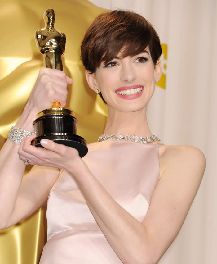 anne-hathaway-oscar