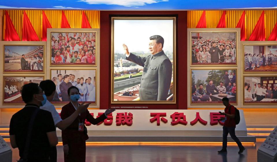  Xi Jinping im Museum der Kommunistischen Partei in Peking