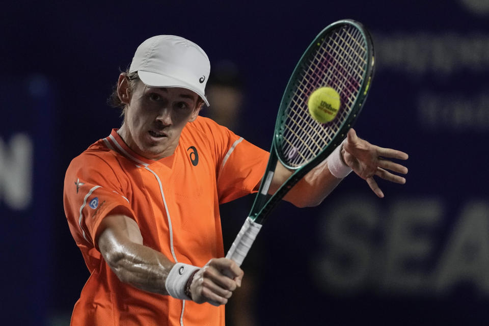 Australia's Alex de Minaur hits a backhand during a semifinal match against Jack Draper, of Britain, at the Mexican Open tennis tournament in Acapulco, Mexico, Friday, March 1, 2024. (AP Photo/Eduardo Verdugo)