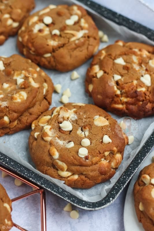 <p>Jane's Patisserie</p><p>Deliciously thick and chunky gingerbread-flavored gingerbread NYC cookies with white chocolate chips!</p><p><strong>Get the recipe: <a href="https://www.janespatisserie.com/2020/11/21/gingerbread-nyc-cookies/" rel="nofollow noopener" target="_blank" data-ylk="slk:Gingerbread NYC Cookies;elm:context_link;itc:0;sec:content-canvas" class="link rapid-noclick-resp">Gingerbread NYC Cookies</a></strong></p>