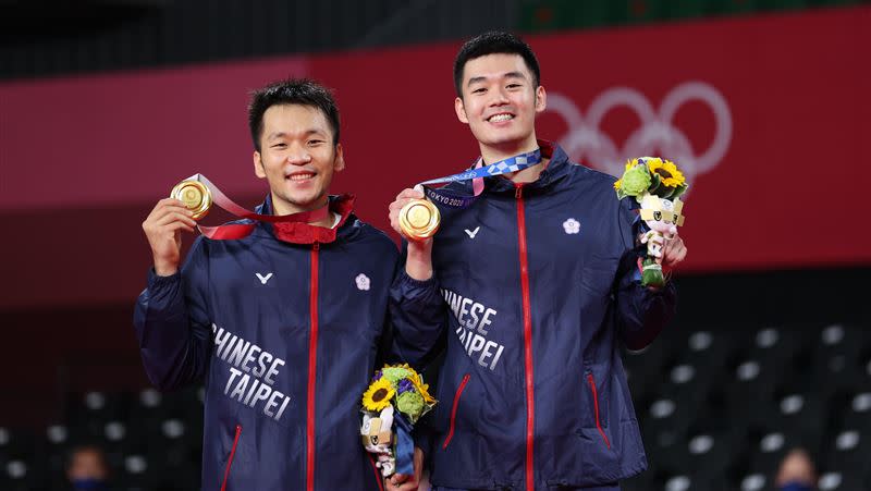 東京奧運王齊麟與李洋在羽球男雙賽事奪下金牌。（圖／體育署提供）