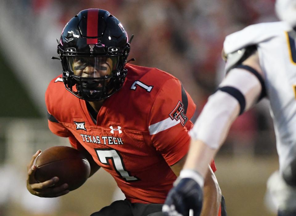 Texas Tech quarterback Donovan Smith (7) is having his name entered into the NCAA transfer portal, a source confirmed Monday to the Avalanche-Journal. Over the past two seasons, Smith has passed for 2,686 yards and 19 touchdowns, rushed for 271 yards and 10 TDs and caught a 15-yard touchdown pass.