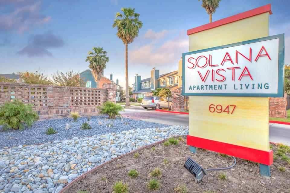 Solana Vista is an apartment complex located at 6947 Everhart Road in Corpus Christi.