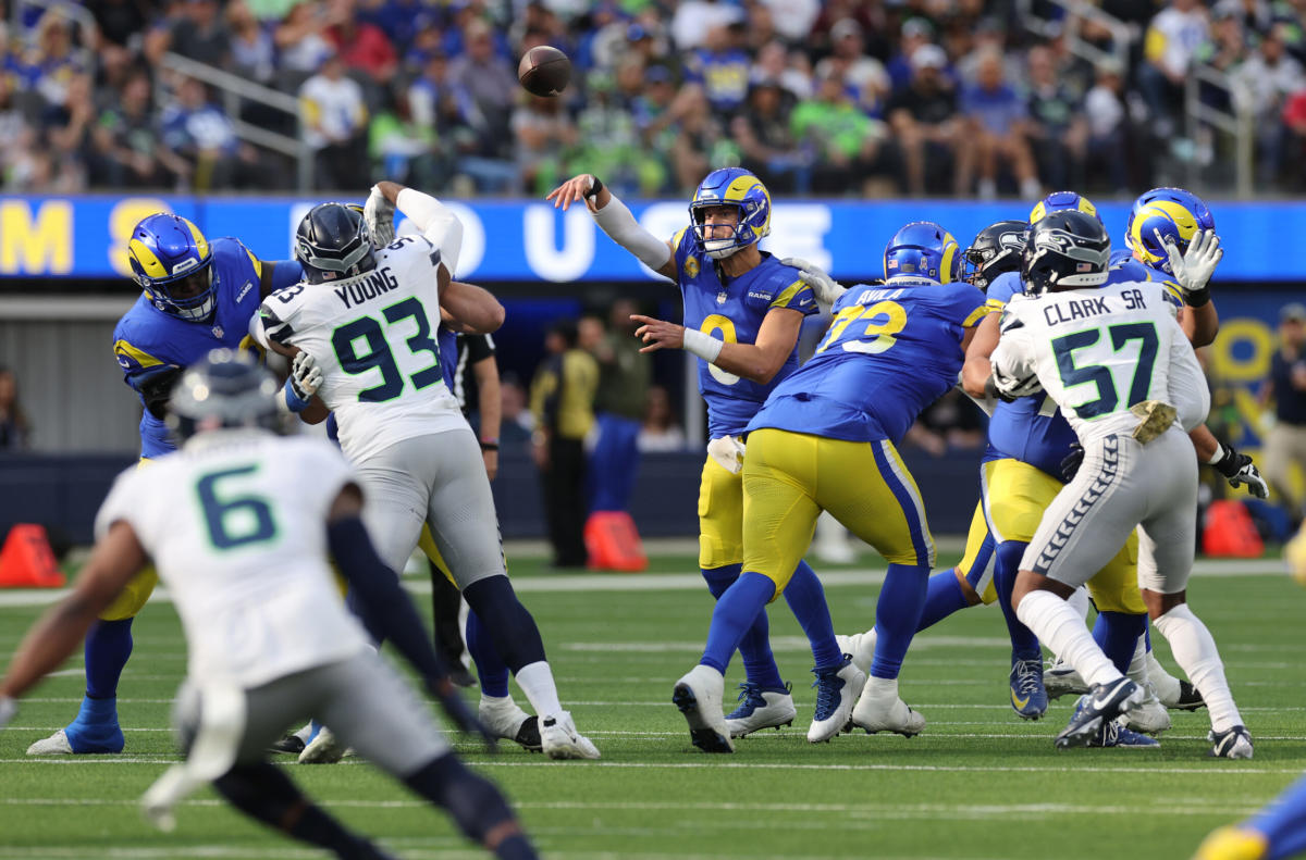 The Rams continue to dominate the Seahawks with Matt Stafford at the helm