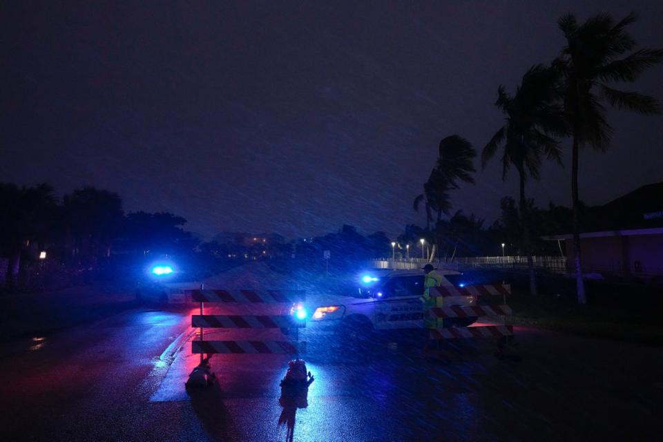 Police block off MacArthur Boulevard on Hutchinson Island as conditions deteriorate (Copyright 2022 The Associated Press. All rights reserved.)