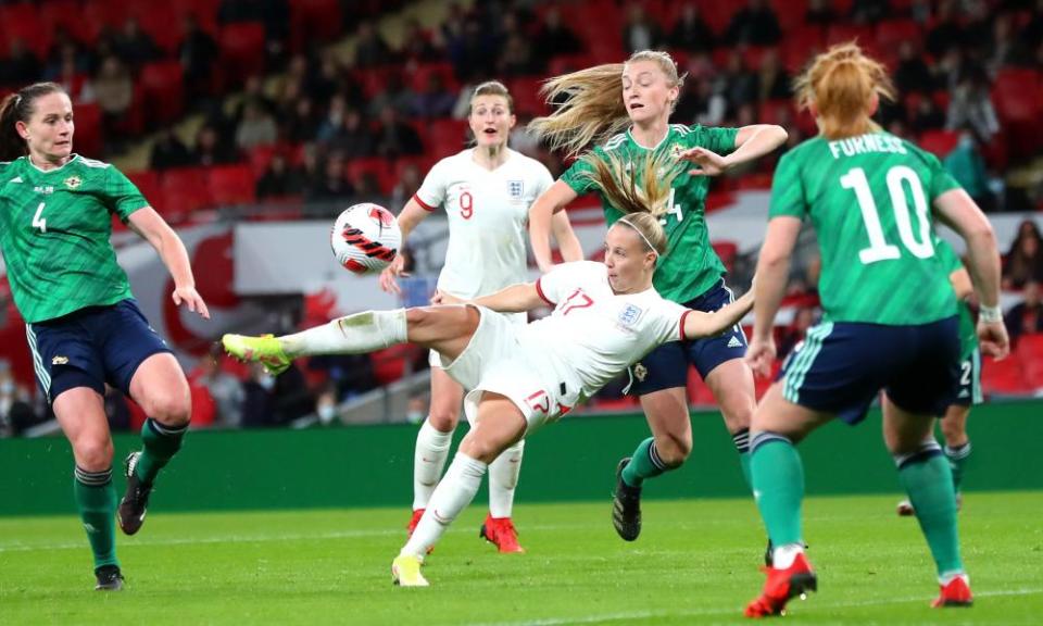 Beth Mead acrobatically turns in England’s opening goal