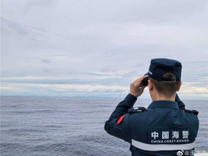 大陸海警在台灣東部外海進行演練，大陸官媒「玉淵譚天」稱，意味對台灣本島明確執法權的開始。（圖／微博玉淵譚天）