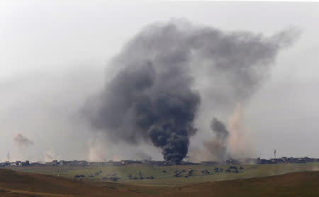 Smoke is seen as members of the Iraqi Army clash with Islamic State fighters at a frontline in north west of Mosul, Iraq, May 5, 2017. REUTERS/Danish Siddiqui