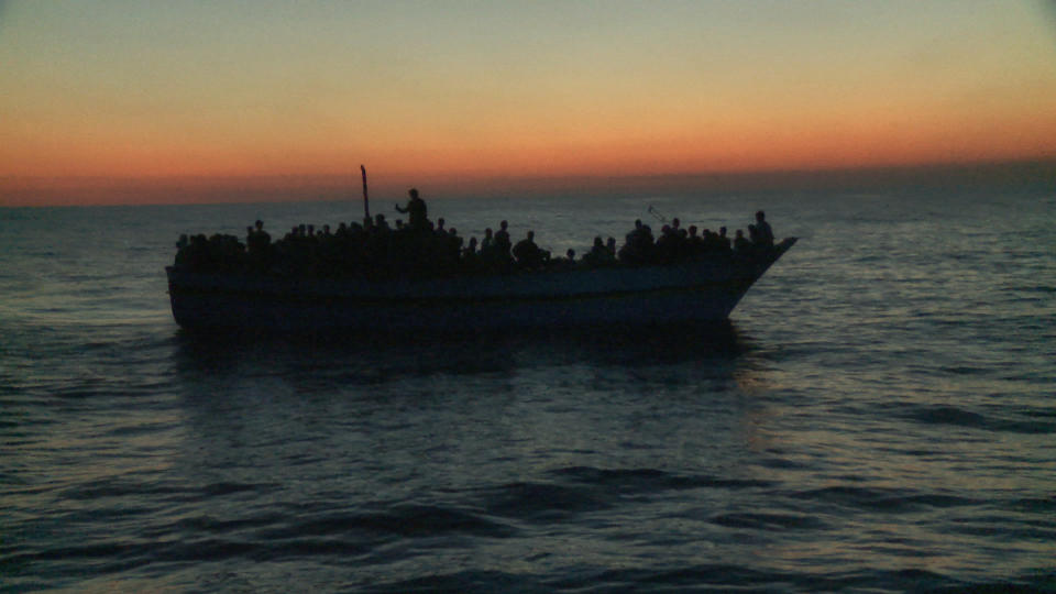 An Bord eines Schiffes der italienischen Marine ging Markus Imhoof auf Spurensuche (Foto: Peter Indergand, Majestic/zero one film)
