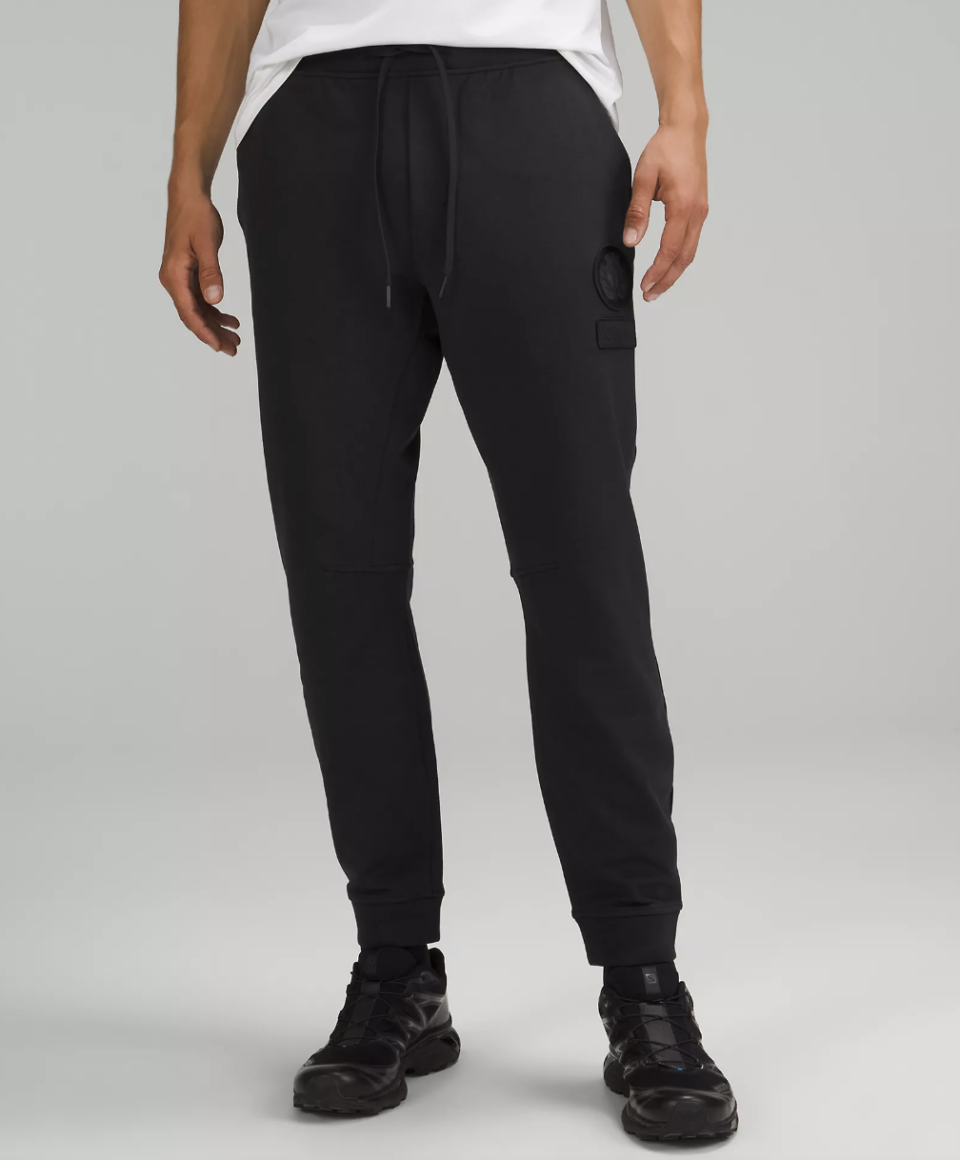 Team Canada City Sweat Jogger in black (Photo via Lululemon)