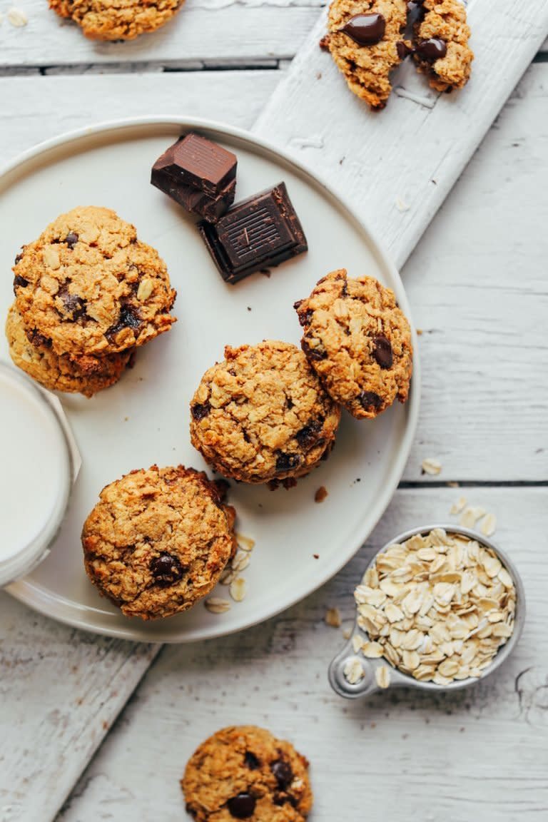 <strong>Get the <a href="https://minimalistbaker.com/gluten-free-oatmeal-chocolate-chip-cookies/" target="_blank">Healthy Oatmeal Chocolate Chip Cookies recipe</a>&nbsp;from&nbsp;Minimalist Baker</strong>