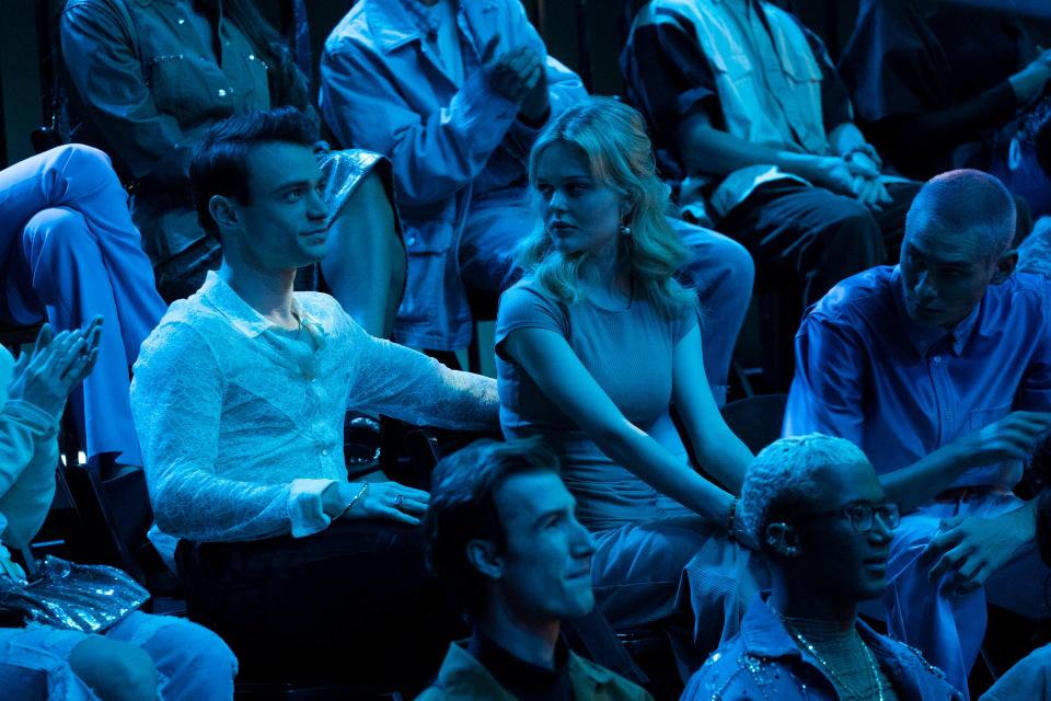 Gossip Girl's Max, Audrey, and Aki watch a show at The Public.