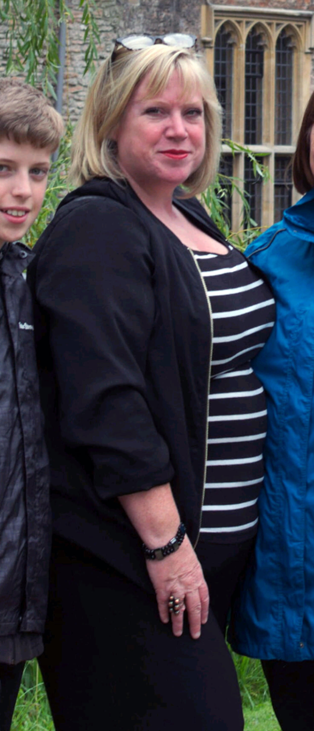 Paula Denyer weighed 19 stone at her mother's funeral [Photo: Caters]