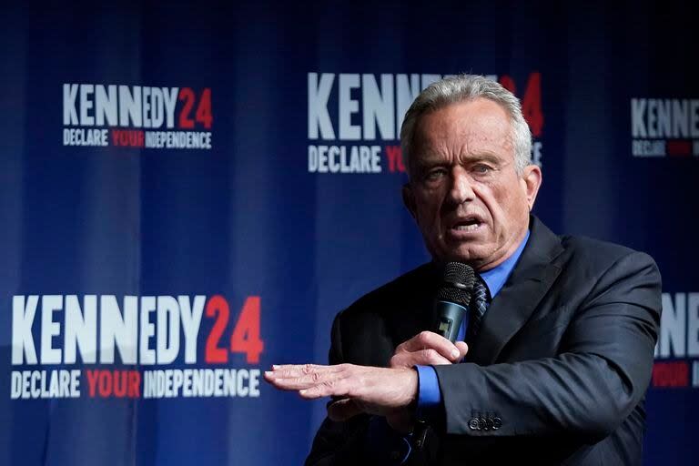 Robert F. Kennedy Jr., habla durante un acto de campaña en el Adrienne Arsht Center for the Performing Arts del condado de Miami-Dade, el jueves 12 de octubre de 2023, en Miami