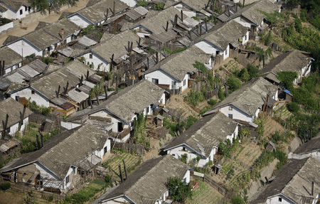 Residential houses and farmlands are seen on the banks of Yalu River in North Korean city of Manpo, Chagang province, August 16, 2014. REUTERS/Jacky Chen