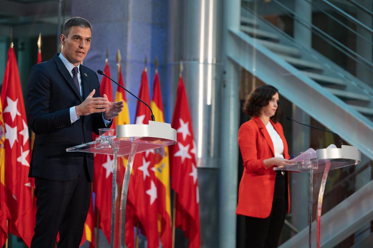 <span class="caption">El presidente del Gobierno de España, Pedro Sánchez, y la presidenta de la Comunidad de Madrid, Isabel Díaz Ayuso, el 21 de septiembre en Madrid.</span> <span class="attribution"><a class="link " href="https://www.lamoncloa.gob.es/multimedia/galeriasfotograficas/presidente/Paginas/2020/210920-galeriacam.aspx" rel="nofollow noopener" target="_blank" data-ylk="slk:Pool Moncloa/Borja Puig de la Bellacasa;elm:context_link;itc:0;sec:content-canvas">Pool Moncloa/Borja Puig de la Bellacasa</a></span>