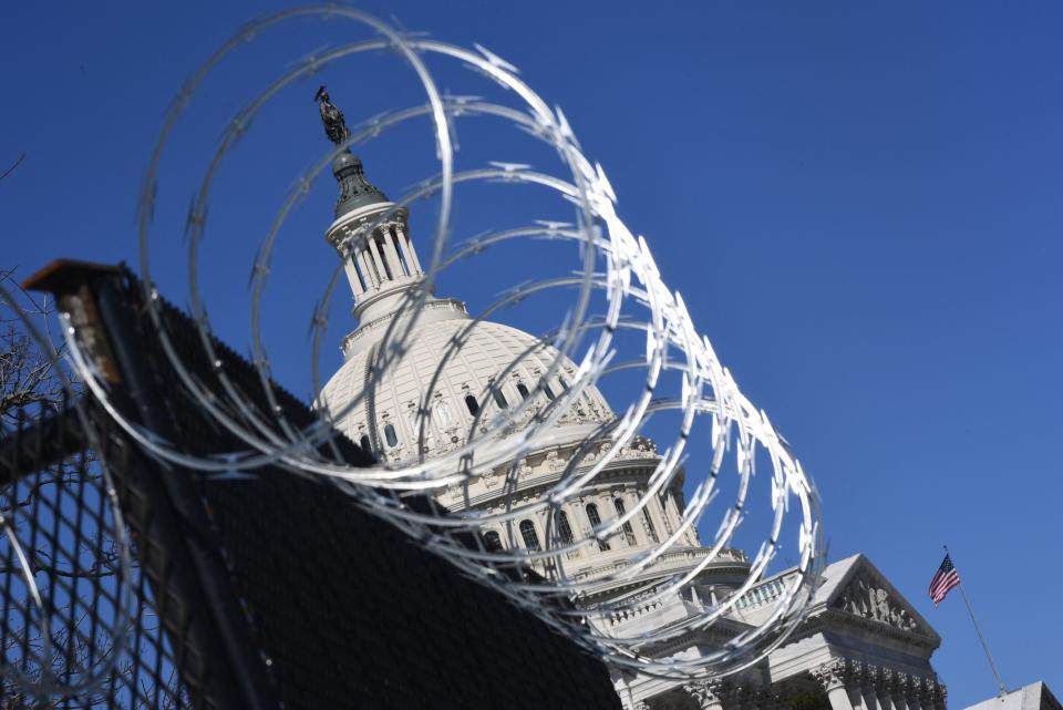 Las medidas de seguridad aumentaron cerca del edificio del Capitolio de Estados Unidos tras la alerta de la policía