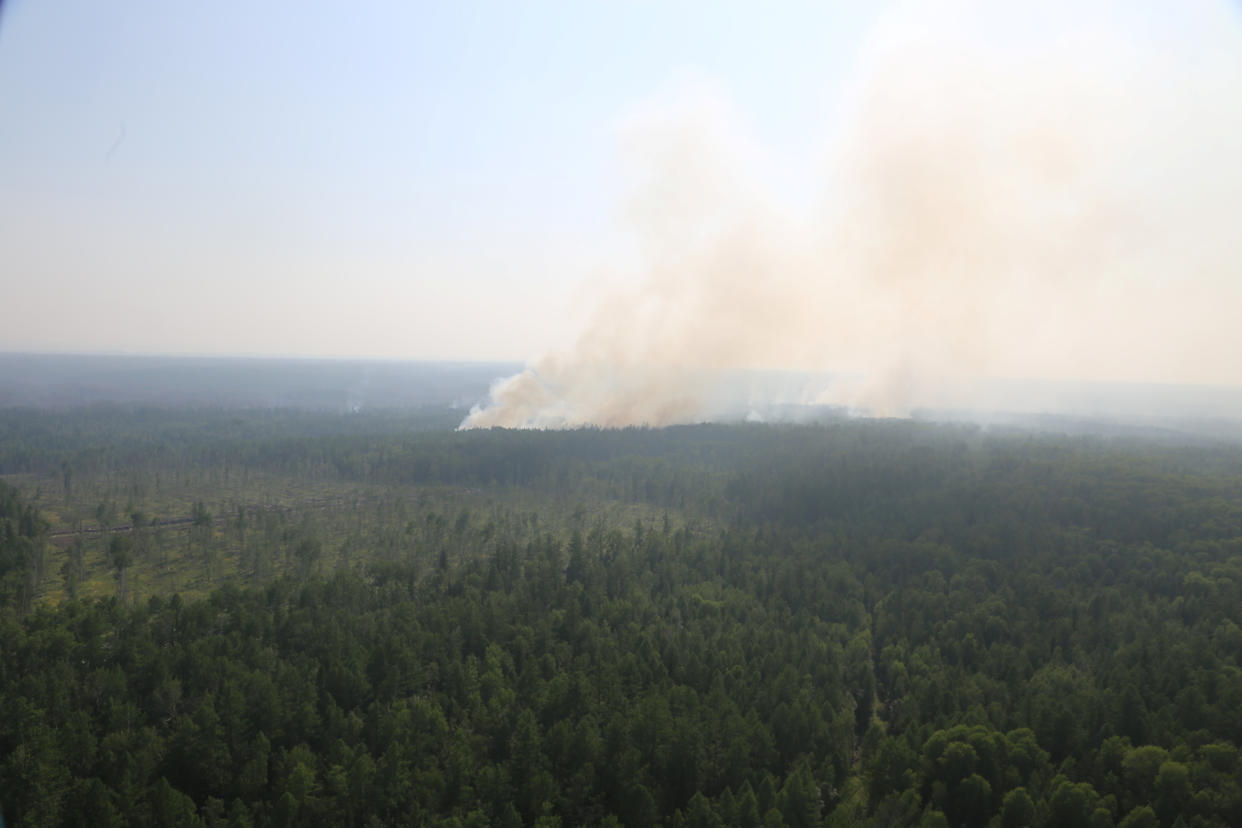An aerial view through an aircraft window shows smoke from wildfires rising above the Boguchansky district of Krasnoyarsk Region, Russia in this handout picture obtained by Reuters on August 7, 2019. Russian Emergencies Ministry in Krasnoyarsk Region/Handout via REUTERS  ATTENTION EDITORS - THIS IMAGE WAS PROVIDED BY A THIRD PARTY. NO RESALES. NO ARCHIVES. MANDATORY CREDIT.