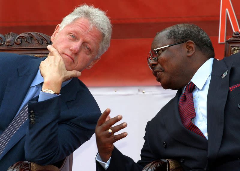 FILE PHOTO: Former U.S. President Bill Clinton (L) talks with Tanzanian President Benjamin Mkapa at the State House in Dar es Salaam, Tanzania