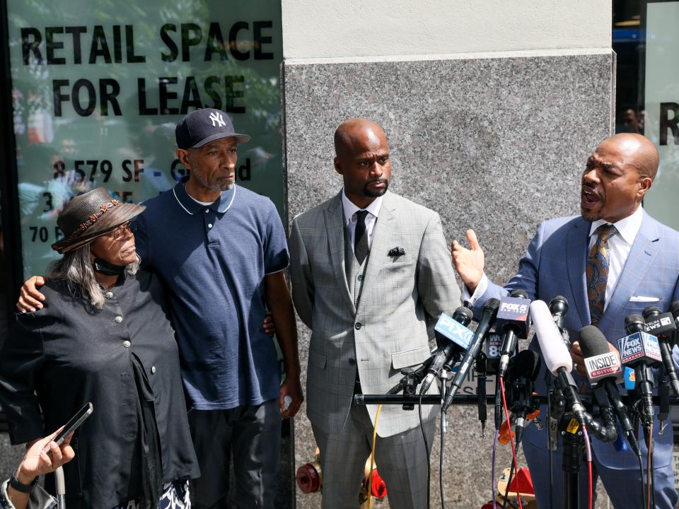 Attorneys Lennon Edwards (right) and Donte Mills, Andre Zachery and Mildred Mahazu, father and aunt of Jordan Neely