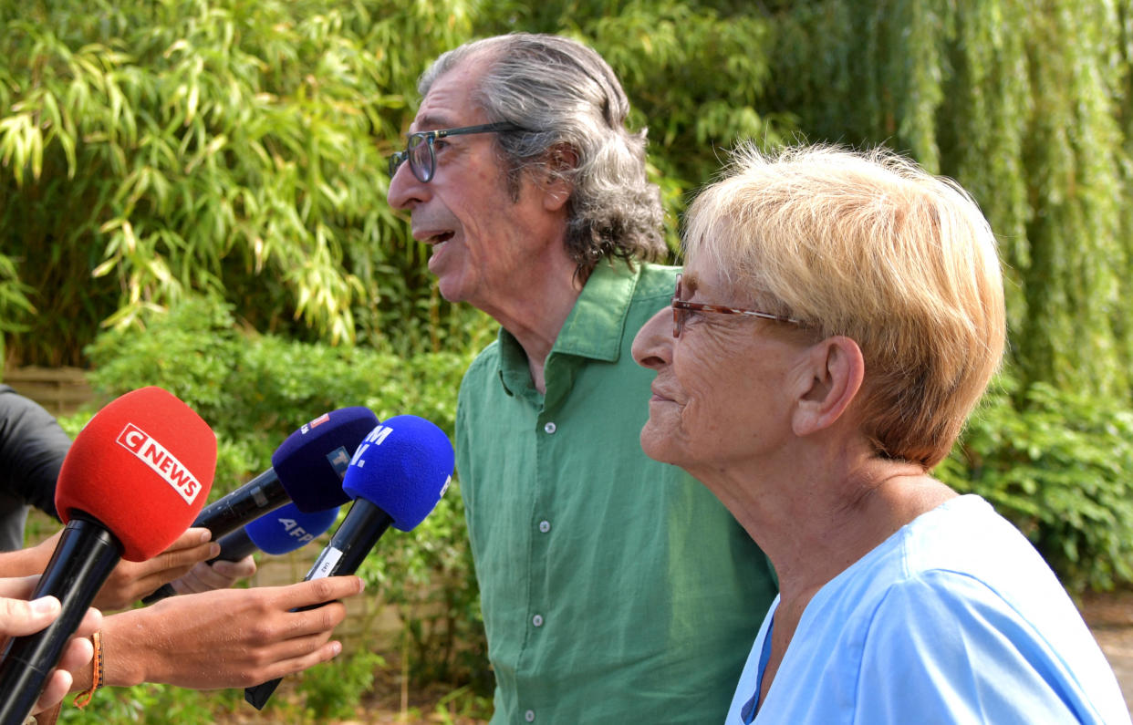 Patrick et Isabelle Balkany devant la presse à Giverny, le 5 août 2022.