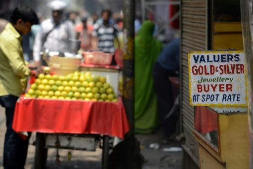 India finding it hard to end love affair with cash
