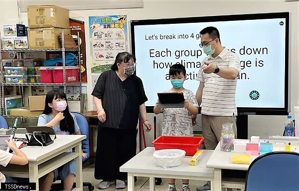 和同學分享自己的氣候行動。（圖：新北市教育局提供）