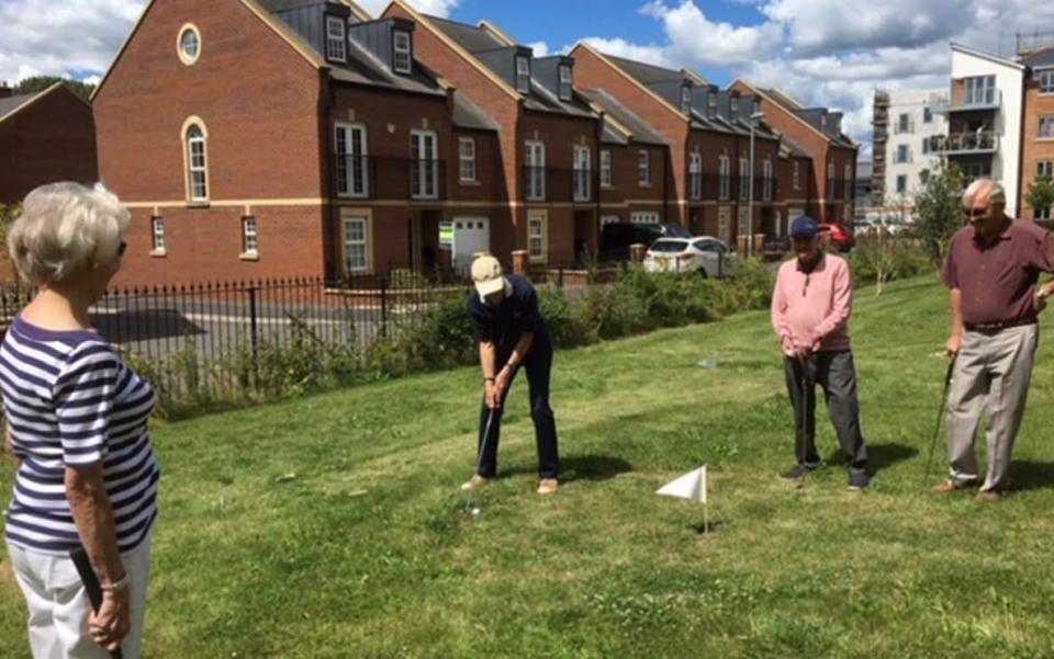 The group on the putting green together, from left to right: Jacqui, Alan, Steve and Eddie