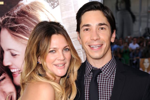 <p>Jason Merritt/Getty </p> Drew Barrymore and Justin Long in 2010