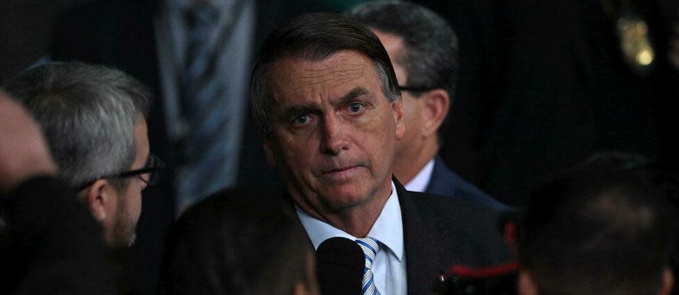 En observation dans un hôpital de Floride depuis plusieurs jours, l'ancien président brésilien Jair Bolsonaro en est sorti mardi soir.  - Credit:NELSON ALMEIDA / AFP