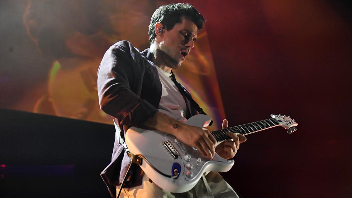  John Mayer performs onstage. 