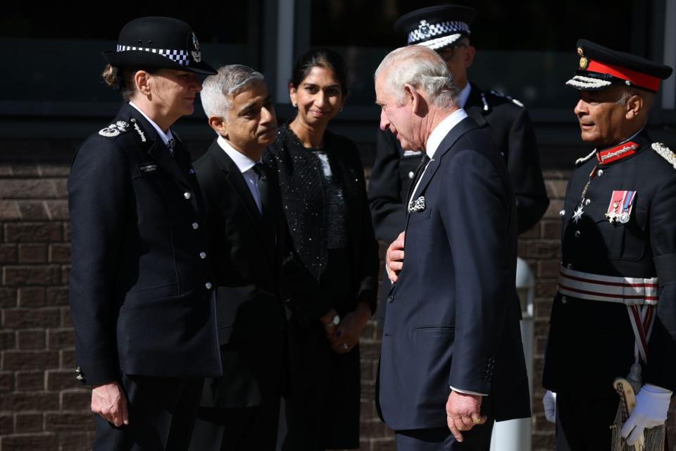LONDON, UNITED KINGDOM - SEPTEMBER 17: Britain’s King Charles III greets Interim Deputy Commissioner of the Metropolitan police Dame Lynne Owens, Mayor of London Sadiq Khan, Home Secretary Suella Braverman, (obscured) Met Police Commissioner Sir Mark Rowley and Lord-Lieutenant of Greater London Sir Kenneth Olisa as he arrives to meet emergency service workers at Lambeth HQ on September 17, 2022 in London, England. His Majesty The King will thank Emergency Service workers for their work and support ahead of the funeral of Queen Elizabeth II. The Queen died at Balmoral Castle in Scotland on September 8, 2022, and is succeeded by her eldest son, King Charles III. (Photo by Hollie Adams/Getty Images)