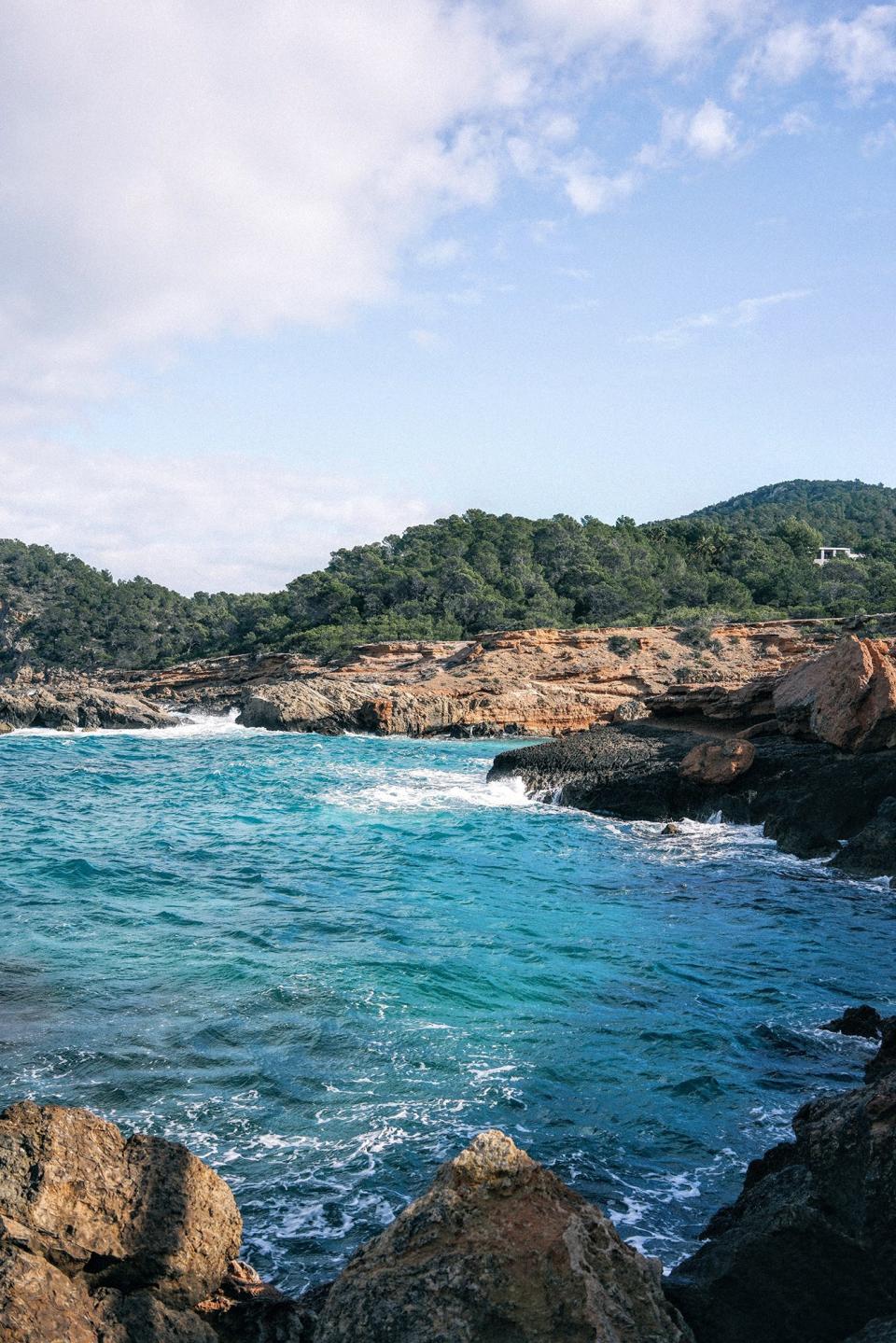 For visitors who want to experience to the island wrapped in authenticity, the months of January and February beckon. Here are the most enchanting places to visit, stay and eat during Ibiza’s off-season.