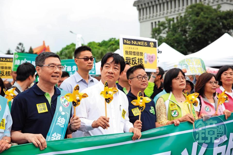 蔡英文與賴清德上週六都出席廢核遊行，但一前一後抵達凱道又參與不同大隊，2人完全沒同框。