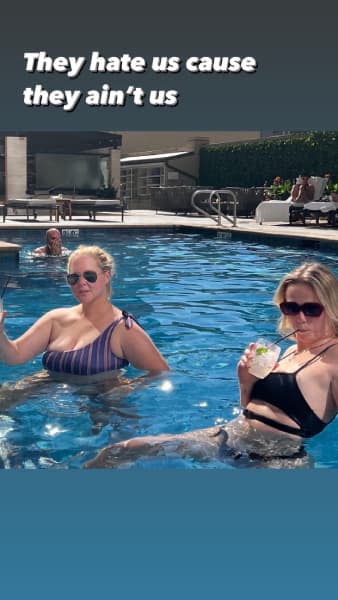 amy-schumer-bikini-chelsea